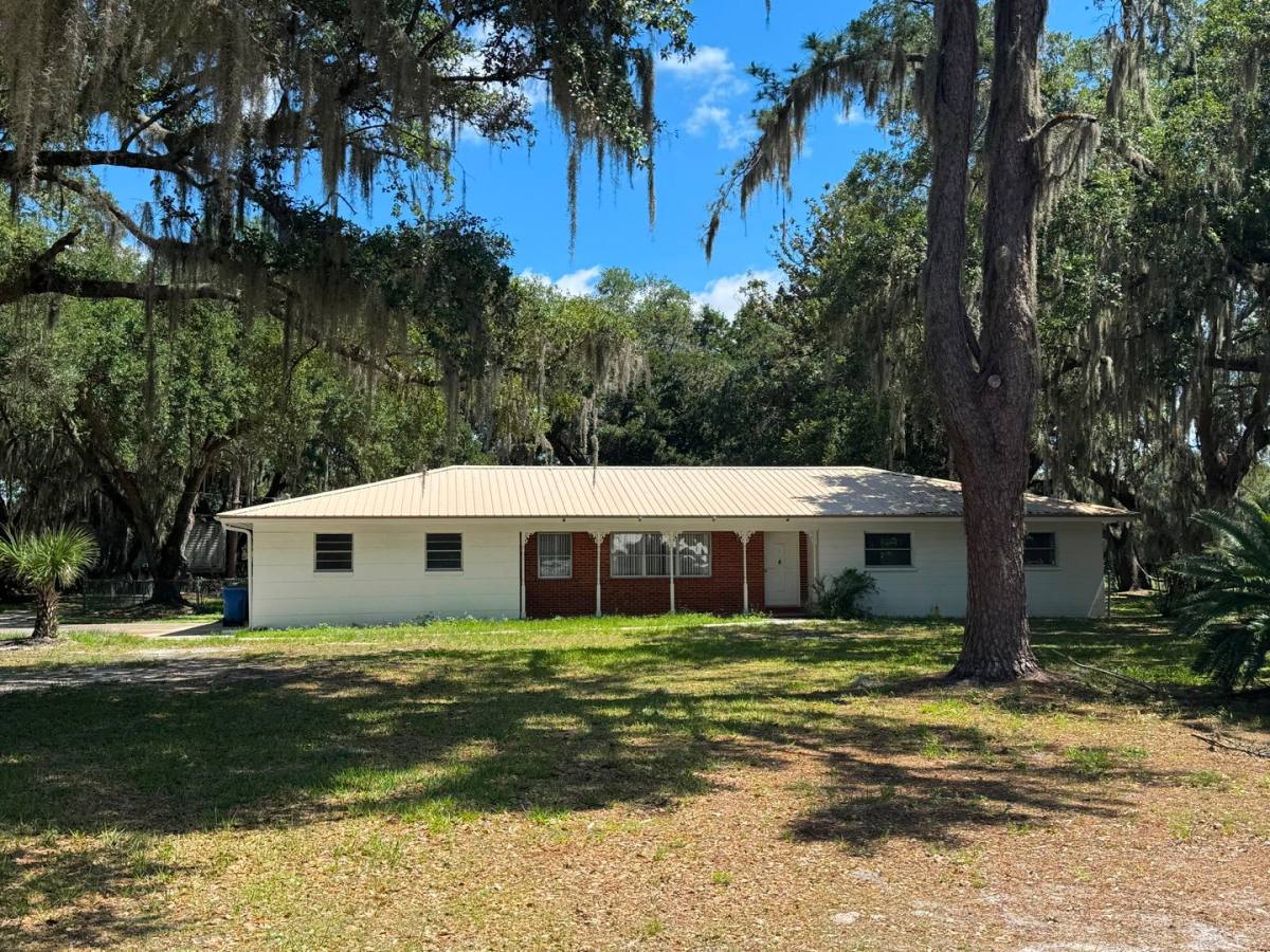 House for rent at 1602 E Sparkman Rd, Plant City, FL 33566