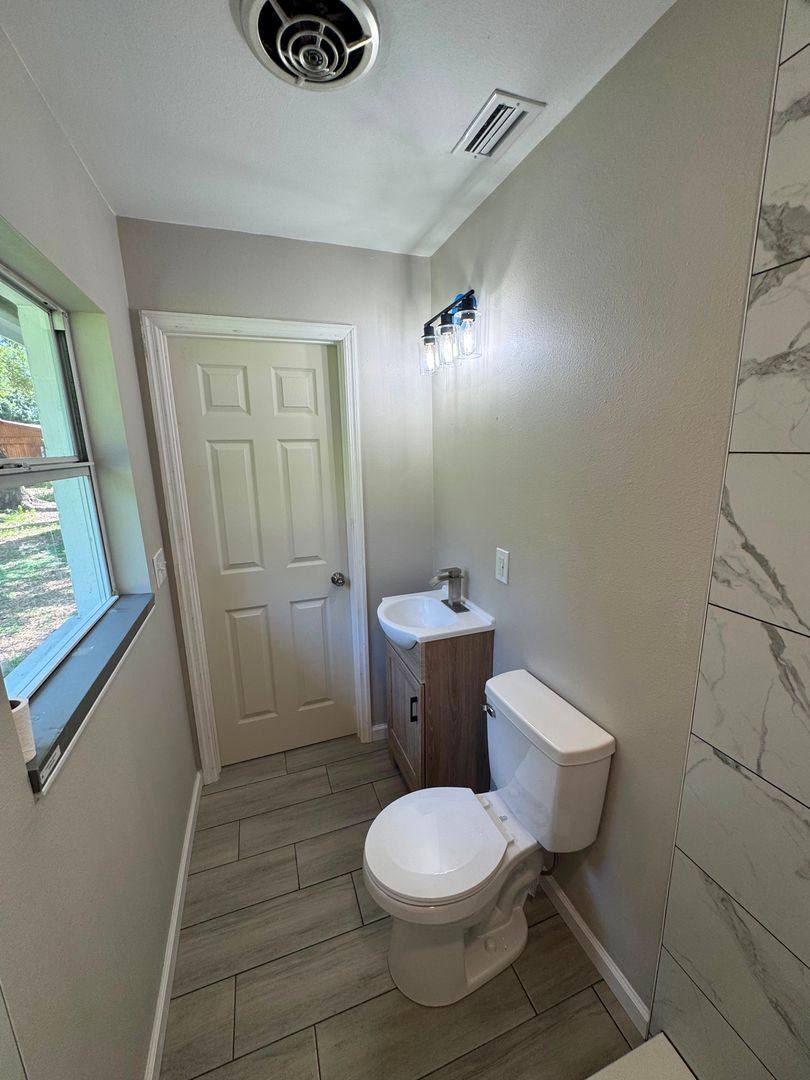House for rent at 1602 E Sparkman Rd, Plant City, FL 33566