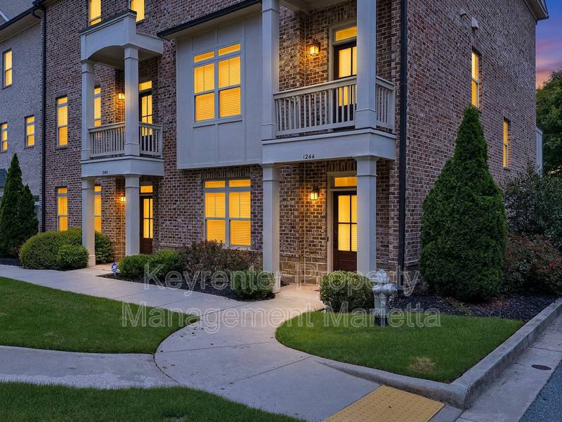 Townhouse for rent at 1244 Stone Castle Circle SE, Smyrna, GA 30080