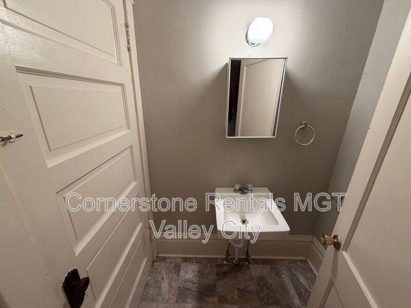 House for rent at 139 6th St NW, Valley City, ND 58072