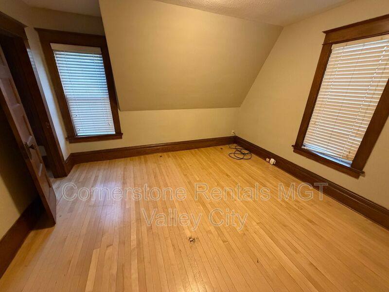 House for rent at 139 6th St NW, Valley City, ND 58072