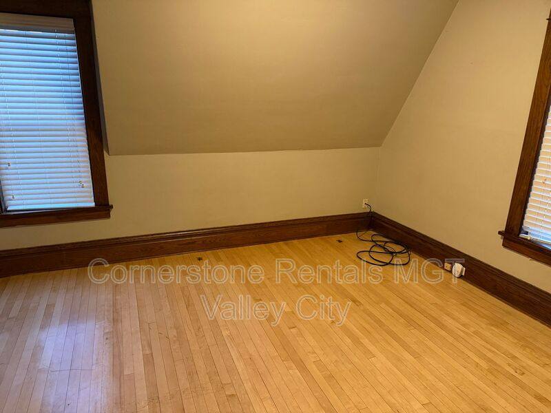 House for rent at 139 6th St NW, Valley City, ND 58072