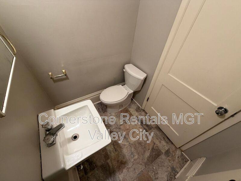 House for rent at 139 6th St NW, Valley City, ND 58072