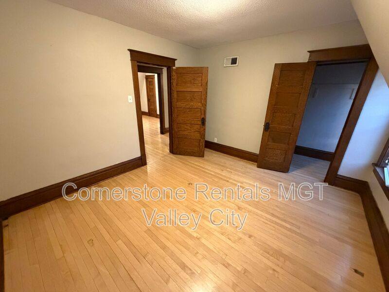 House for rent at 139 6th St NW, Valley City, ND 58072
