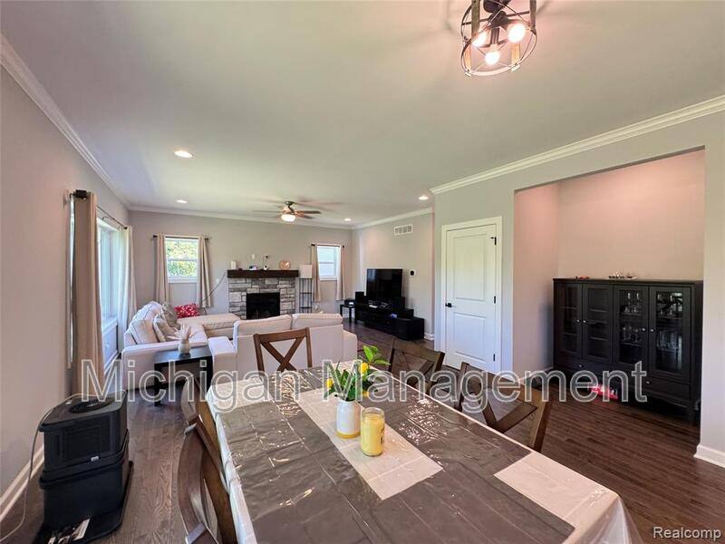 House for rent at 6149 Woodridge Lane, Grand Blanc, MI 48439