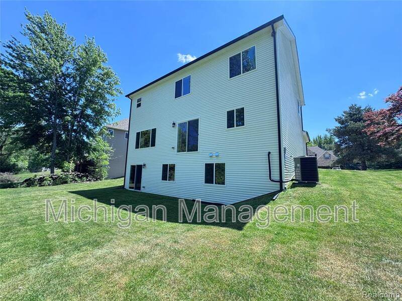 House for rent at 6149 Woodridge Lane, Grand Blanc, MI 48439