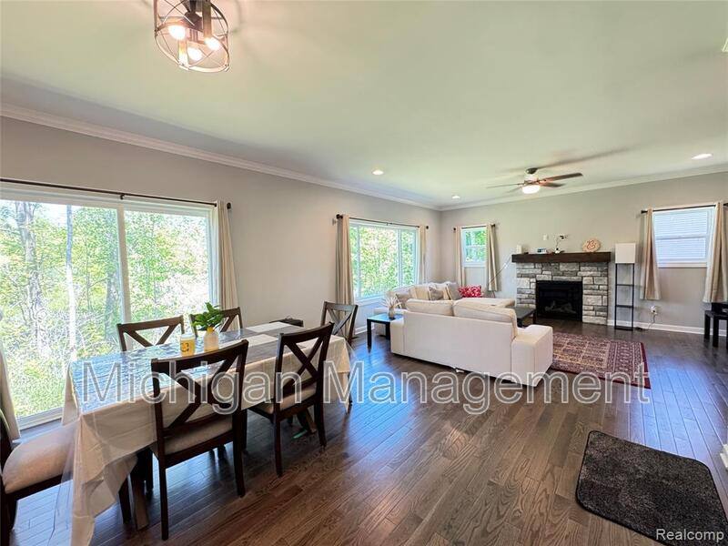 House for rent at 6149 Woodridge Lane, Grand Blanc, MI 48439