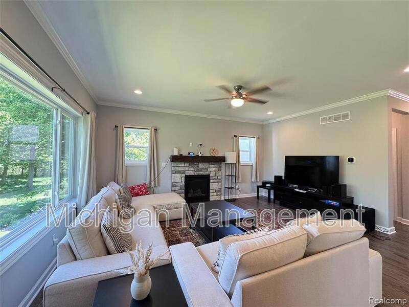 House for rent at 6149 Woodridge Lane, Grand Blanc, MI 48439