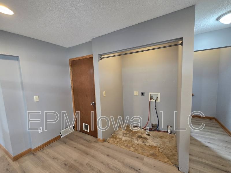 House for rent at 518 E 2nd St, Waterloo, IA 50703