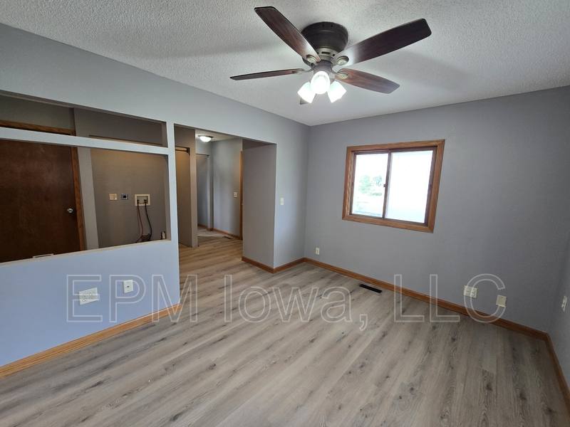 House for rent at 518 E 2nd St, Waterloo, IA 50703