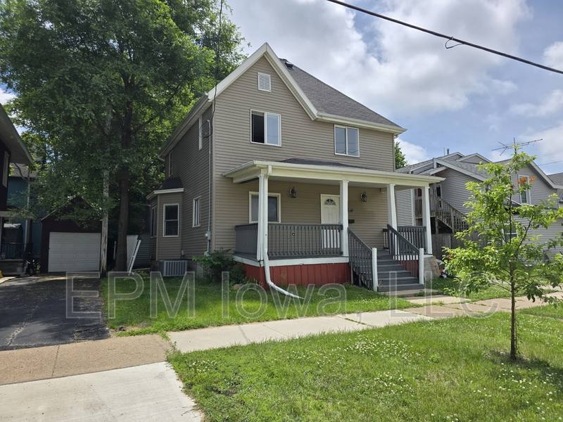 House for rent at 518 E 2nd St, Waterloo, IA 50703