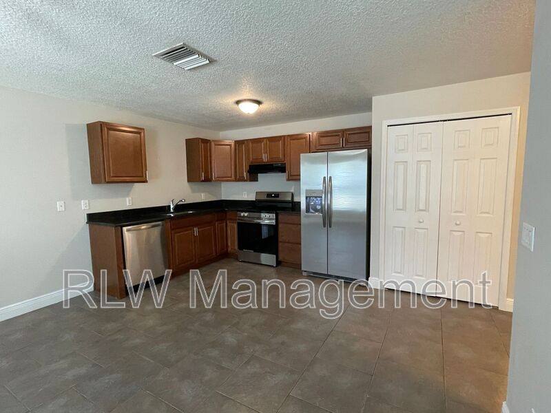 House for rent at 528 E Citrus Ave #1, Eustis, FL 32726