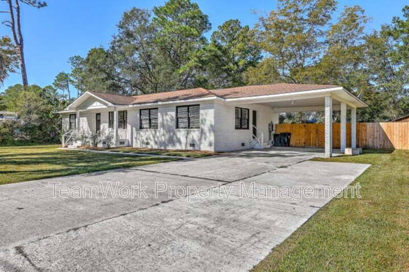 House for rent at 702 N Palmetto St, Summerville, SC 29483