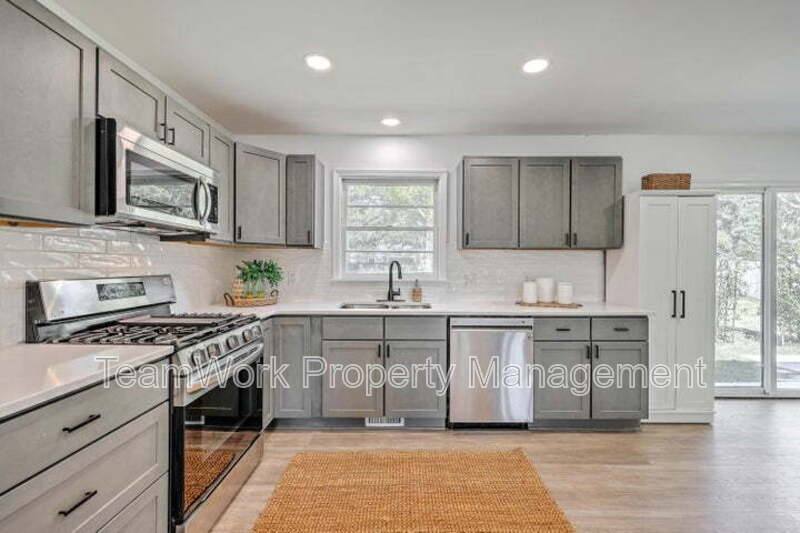 House for rent at 702 N Palmetto St, Summerville, SC 29483