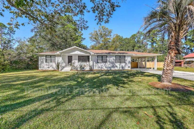 House for rent at 702 N Palmetto St, Summerville, SC 29483
