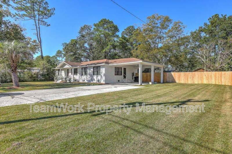 House for rent at 702 N Palmetto St, Summerville, SC 29483