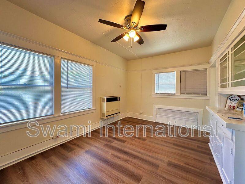 Apartment for rent at 530 Chestnut Ave #15, Long Beach, CA 90802