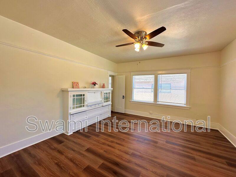 Apartment for rent at 530 Chestnut Ave #15, Long Beach, CA 90802