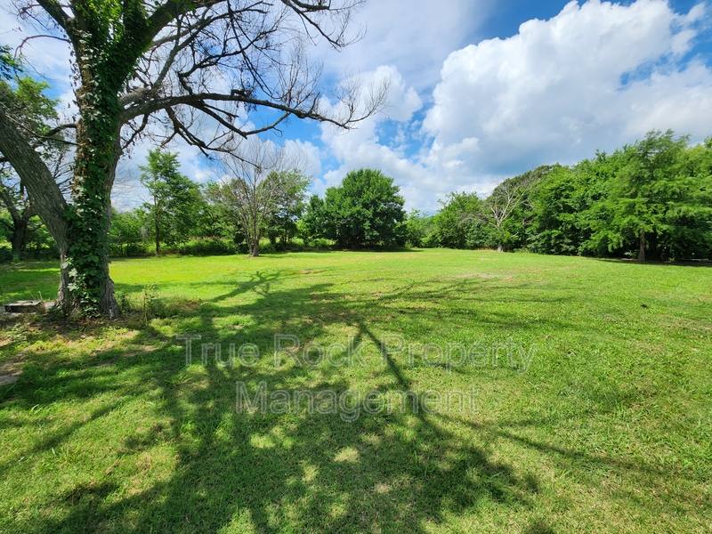 House for rent at 511 10th St, Francis, OK 74844