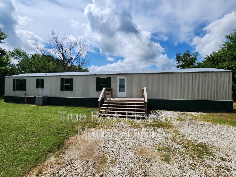 House for rent at 511 10th St, Francis, OK 74844