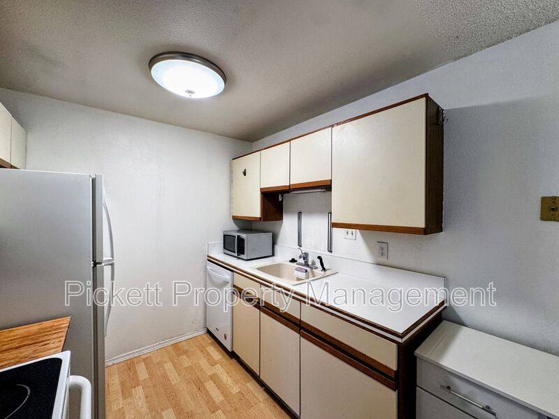 Condo for rent at 3206 Pine Rd NE #C14, Bremerton, WA 98310