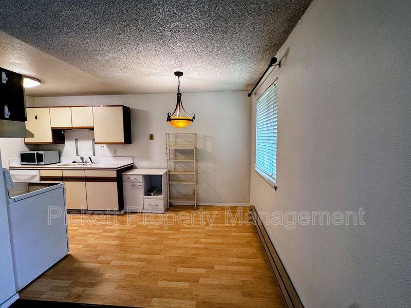 Condo for rent at 3206 Pine Rd NE #C14, Bremerton, WA 98310