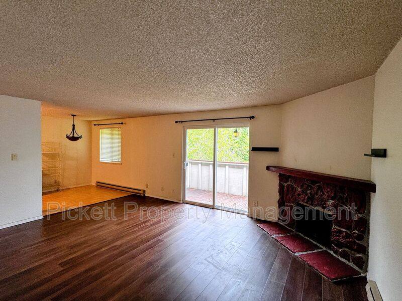 Condo for rent at 3206 Pine Rd NE #C14, Bremerton, WA 98310