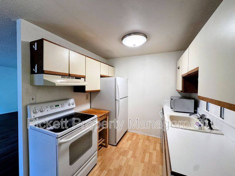Condo for rent at 3206 Pine Rd NE #C14, Bremerton, WA 98310