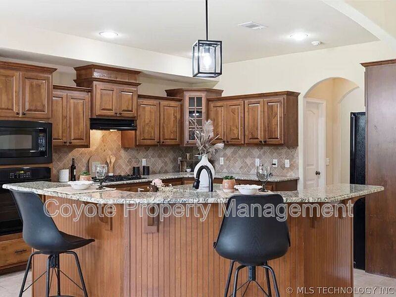 House for rent at 2809 N Fern Ave, Broken Arrow, OK 74012