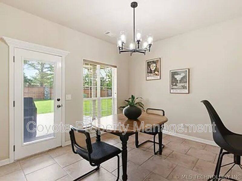 House for rent at 2809 N Fern Ave, Broken Arrow, OK 74012