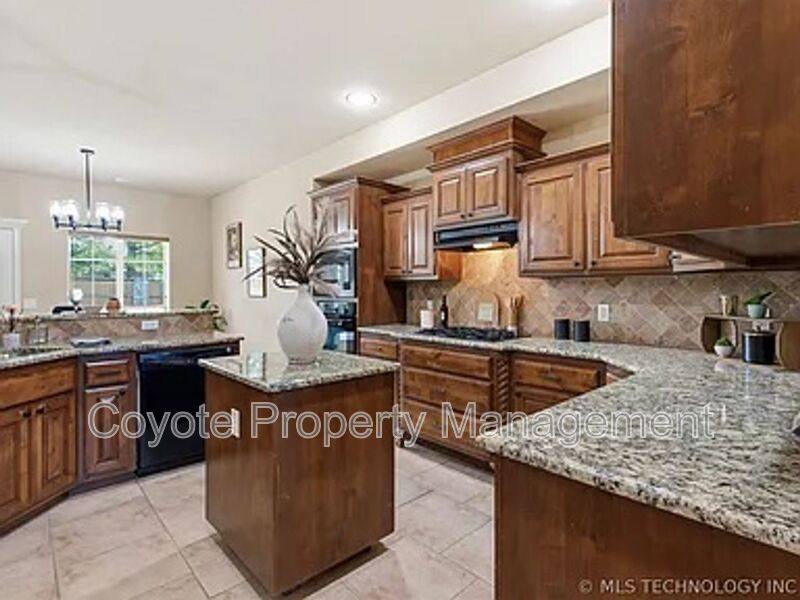 House for rent at 2809 N Fern Ave, Broken Arrow, OK 74012