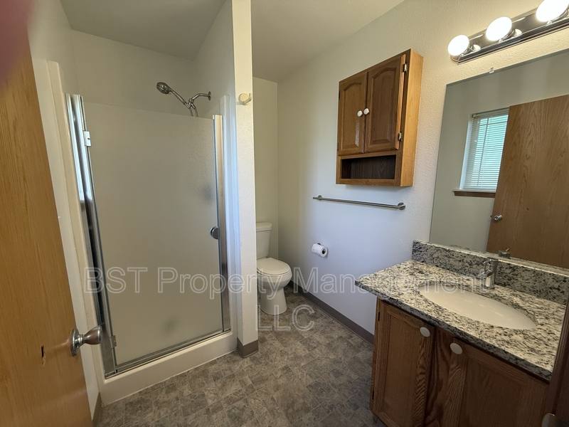 Townhouse for rent at 991 Mill St, Silverton, OR 97381