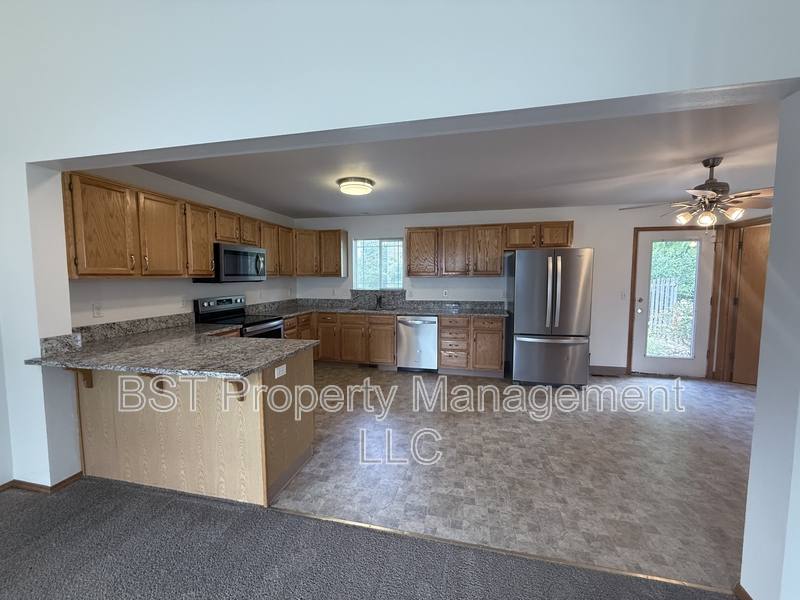 Townhouse for rent at 991 Mill St, Silverton, OR 97381
