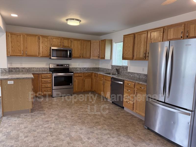 Townhouse for rent at 991 Mill St, Silverton, OR 97381