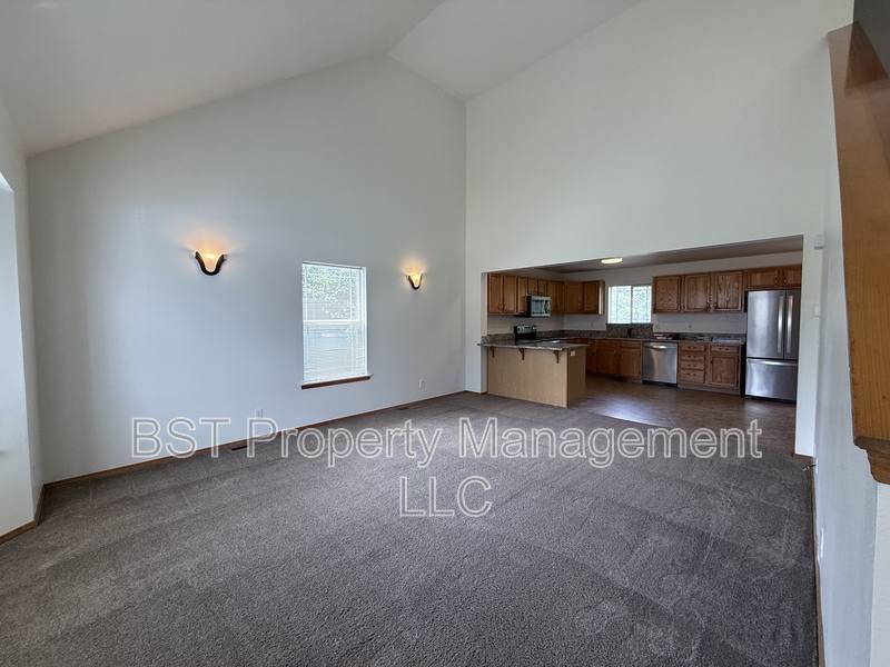 Townhouse for rent at 991 Mill St, Silverton, OR 97381
