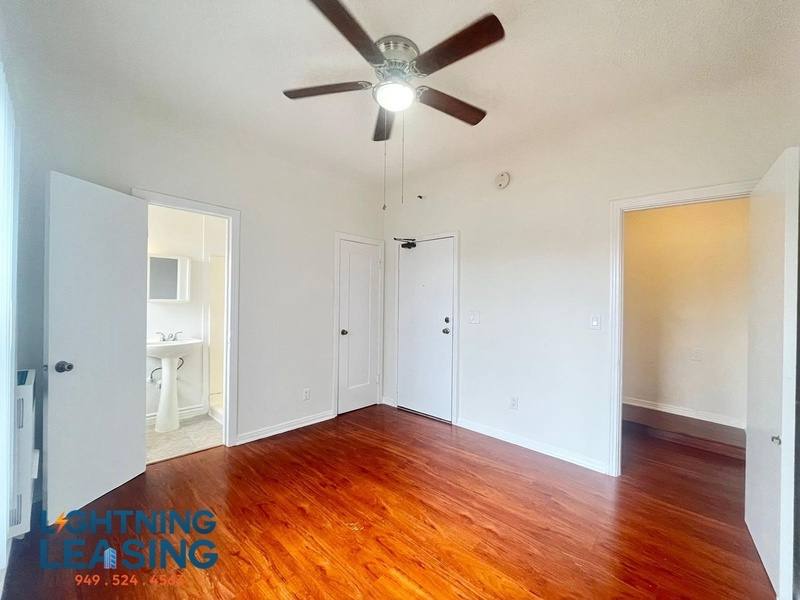 Apartment for rent at 2743 San Marino St #201B, Los Angeles, CA 90006