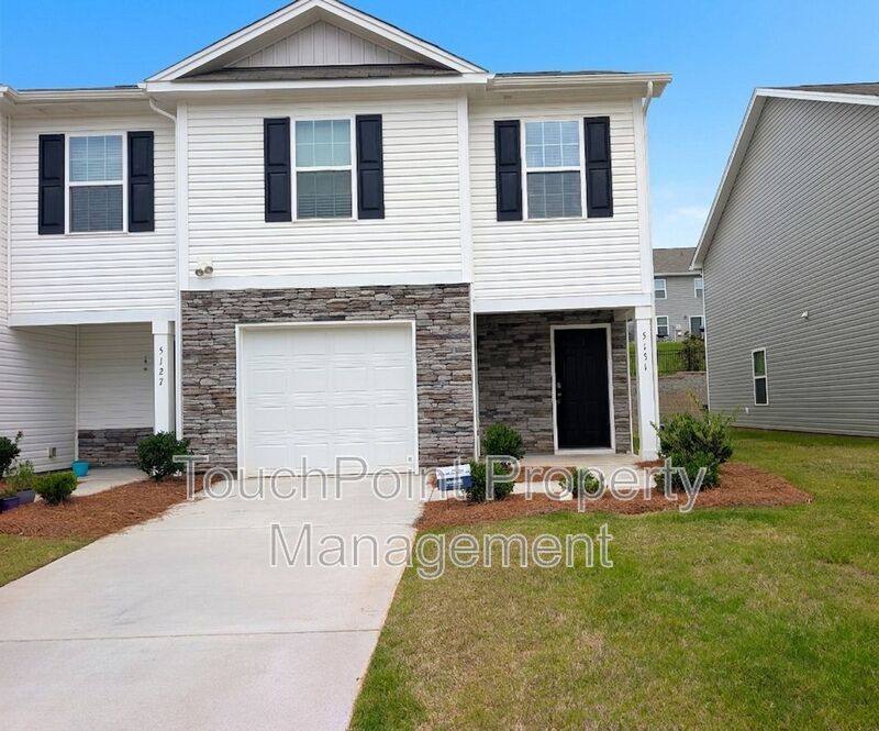 Townhouse for rent at 5131 Hyrule Dr, Charlotte, NC 28262