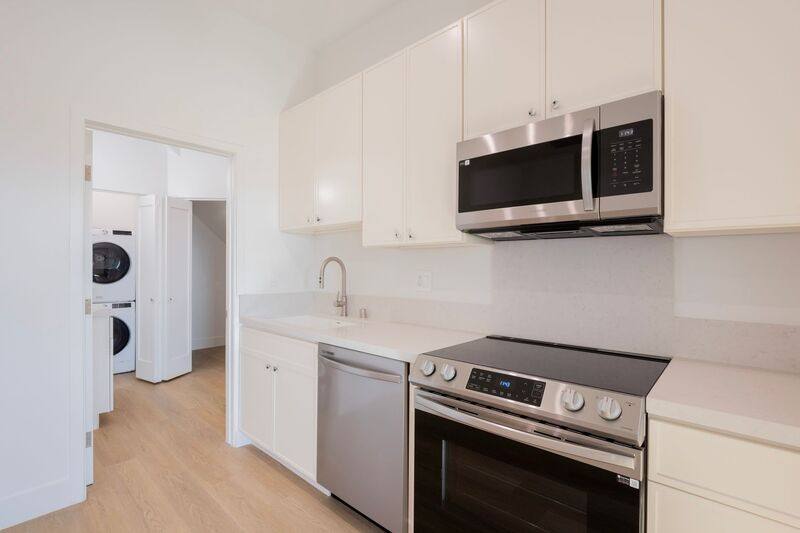 Apartment for rent at 2103 3rd St #7, Santa Monica, CA 90405
