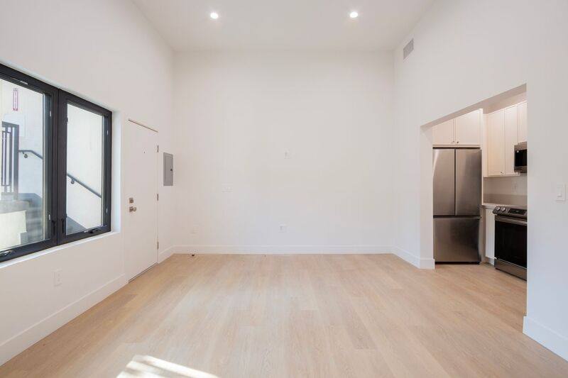 Apartment for rent at 2103 3rd St #7, Santa Monica, CA 90405