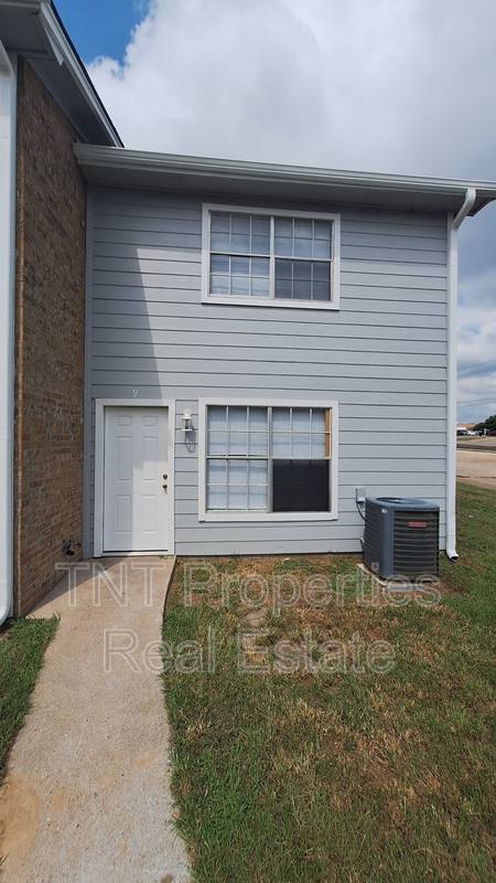 Townhouse for rent at 1906 Barak Lane #9, Bryan, TX 77802