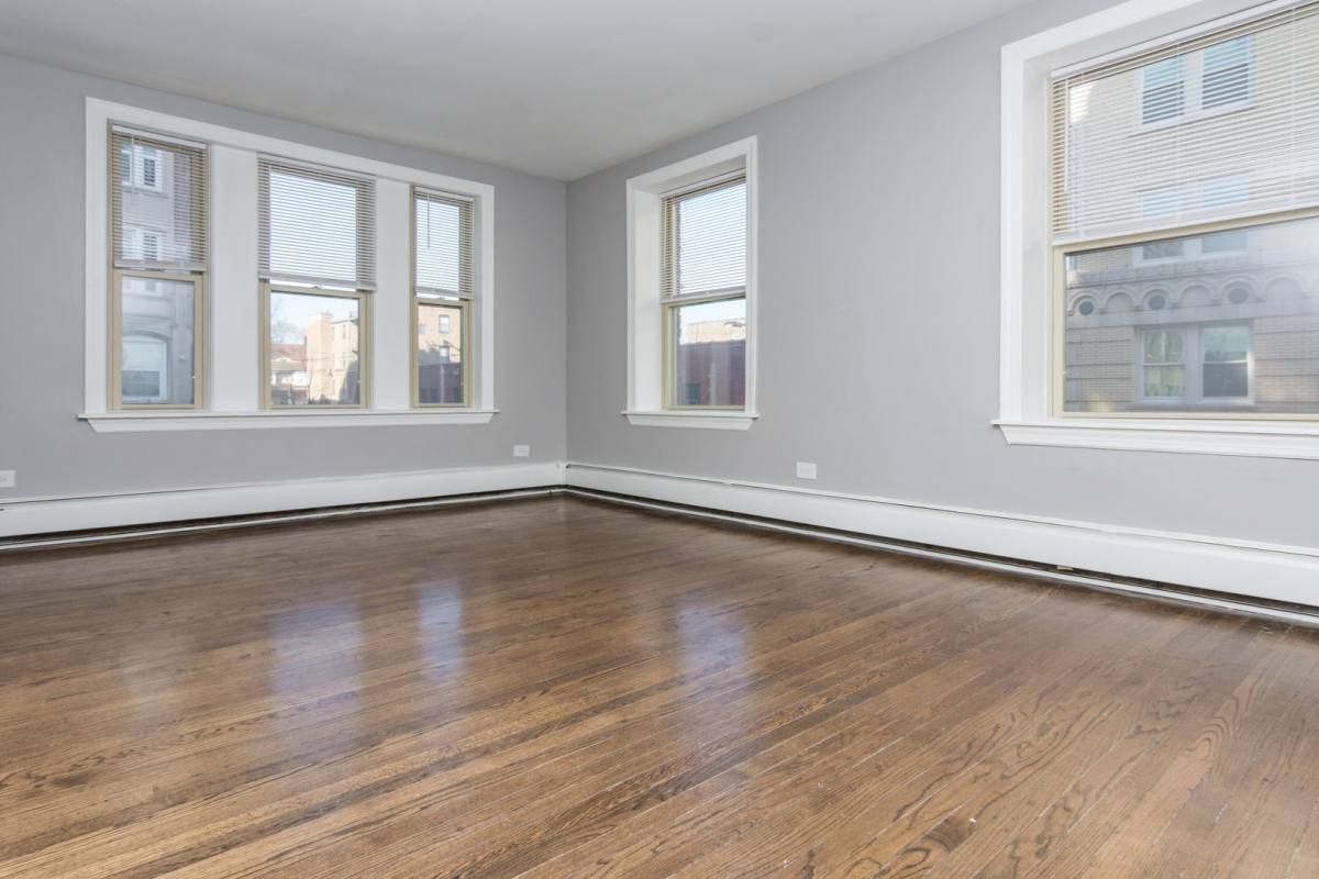 Apartment for rent at 7130 S Jeffery Blvd, Chicago, IL 60649