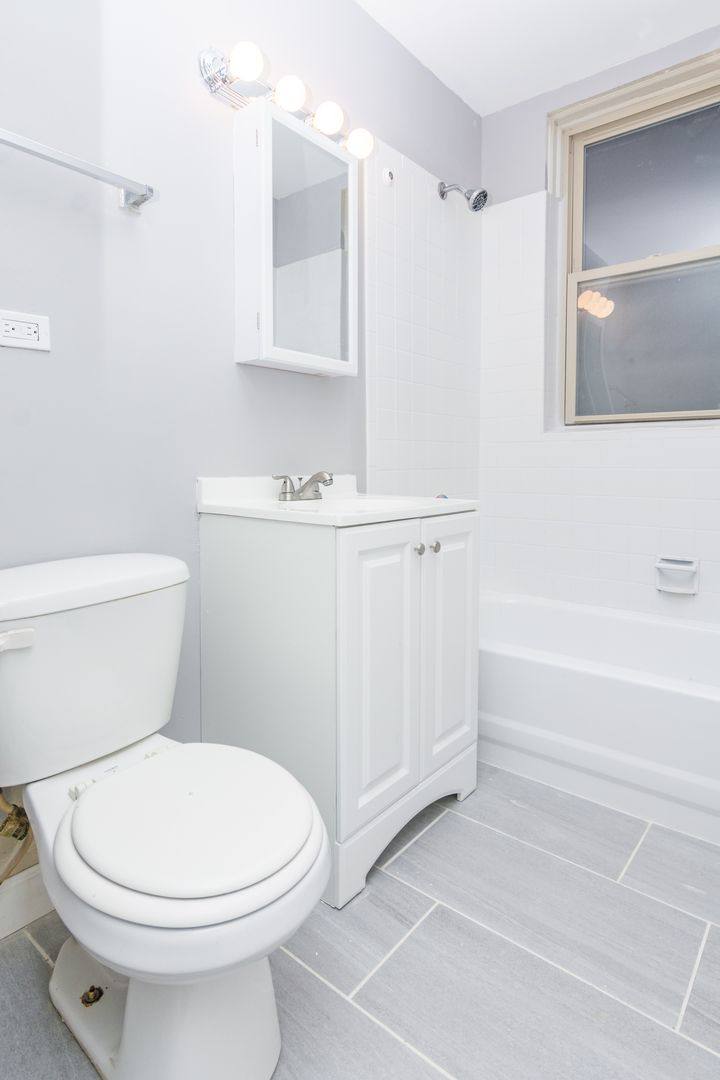 Apartment for rent at 7130 S Jeffery Blvd, Chicago, IL 60649