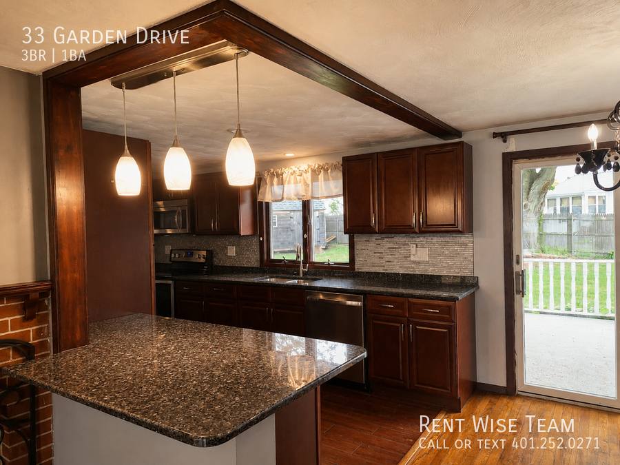 House for rent at 33 Garden Dr, Riverside, RI 02915