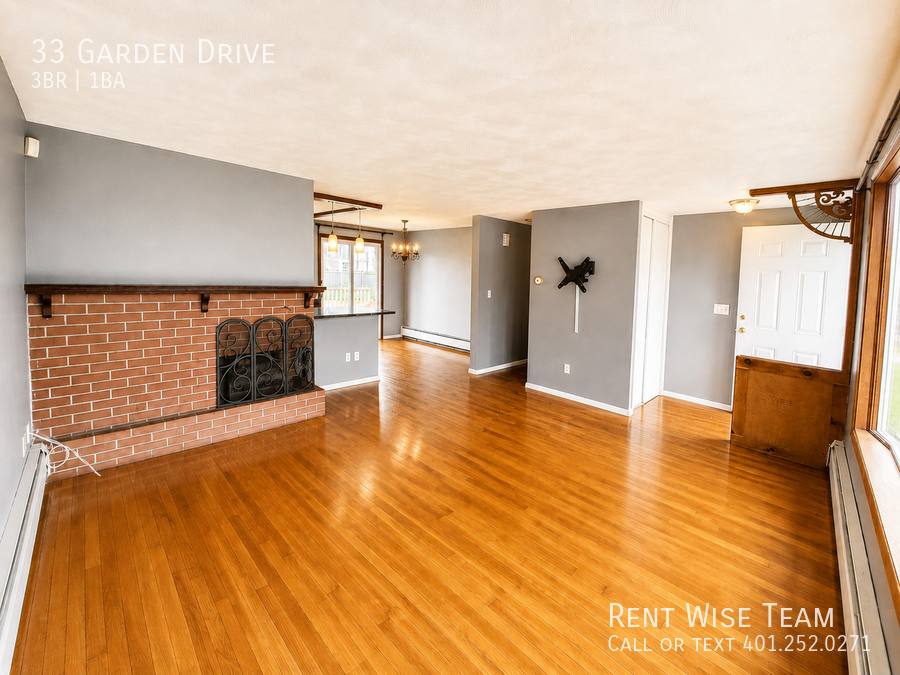 House for rent at 33 Garden Dr, Riverside, RI 02915