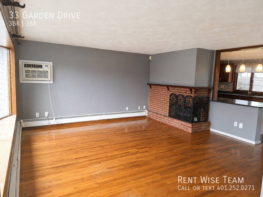 House for rent at 33 Garden Dr, Riverside, RI 02915