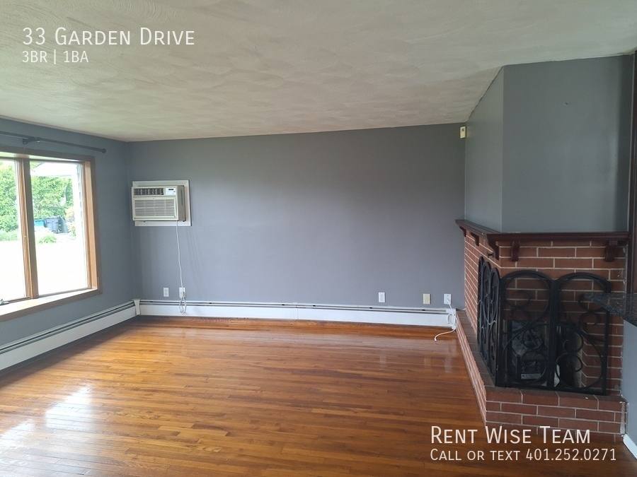 House for rent at 33 Garden Dr, Riverside, RI 02915
