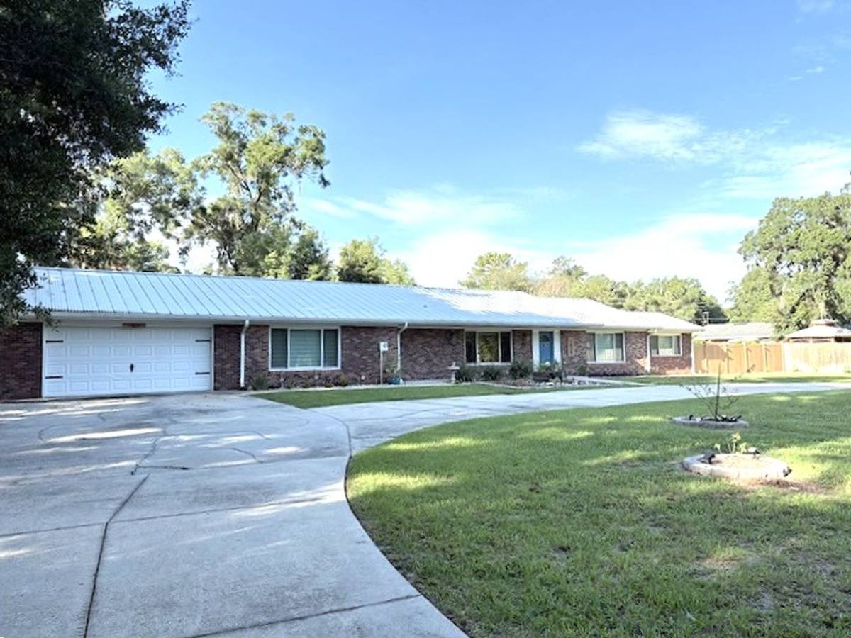 House for rent at 1029 Glenwood Rd, Deland, FL 32720