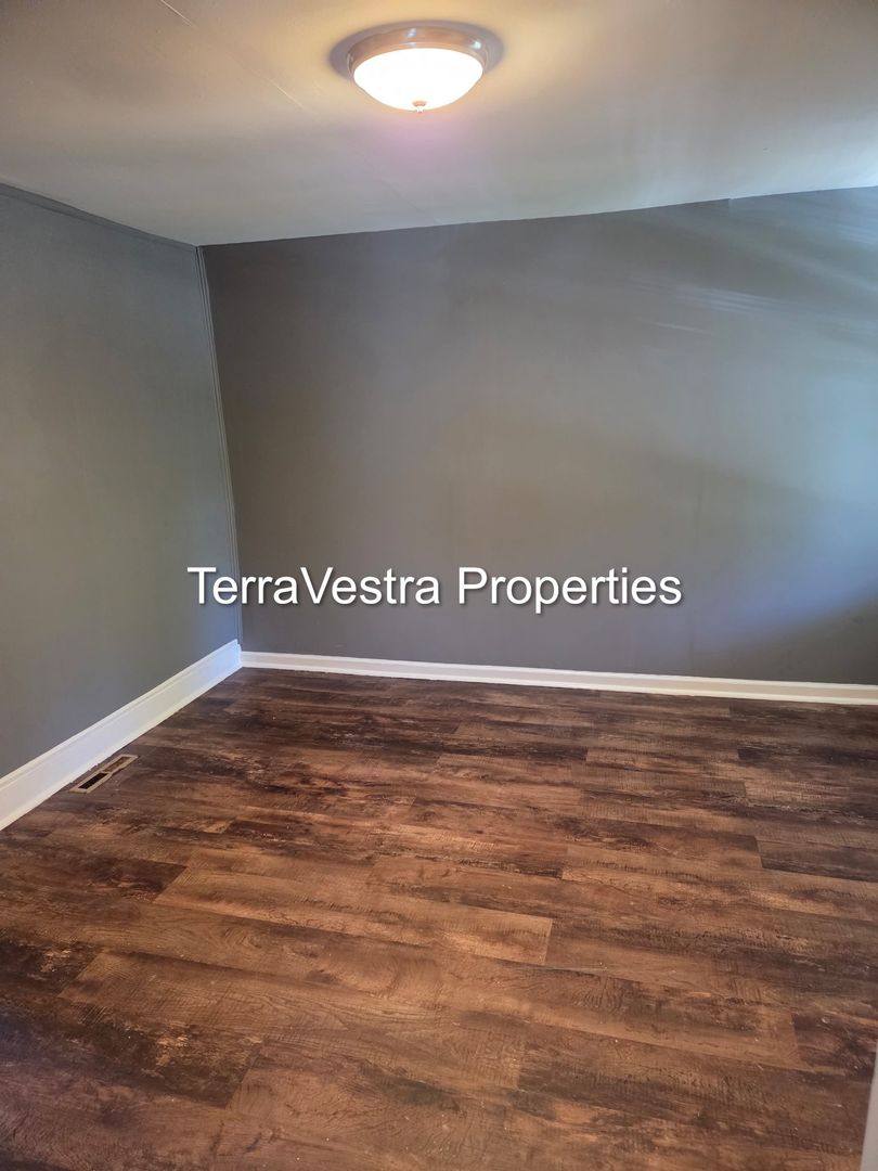 House for rent at 242 Washington St, Paulsboro, NJ 08066