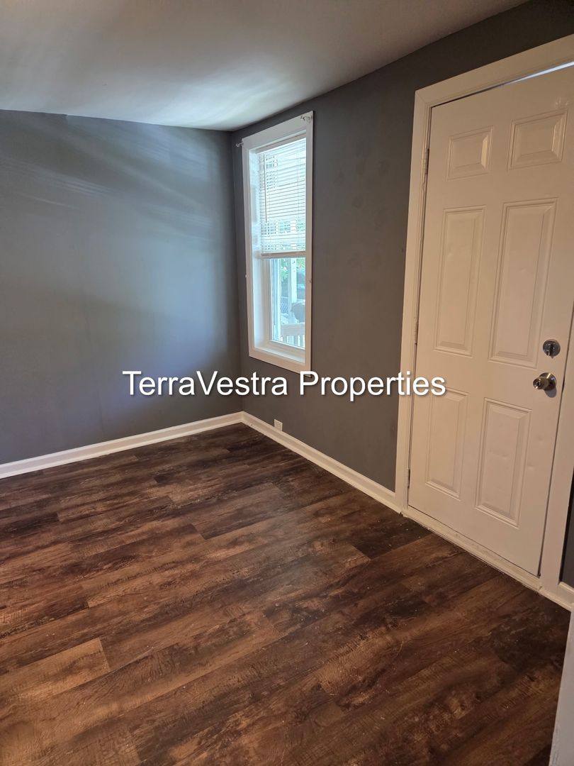 House for rent at 242 Washington St, Paulsboro, NJ 08066
