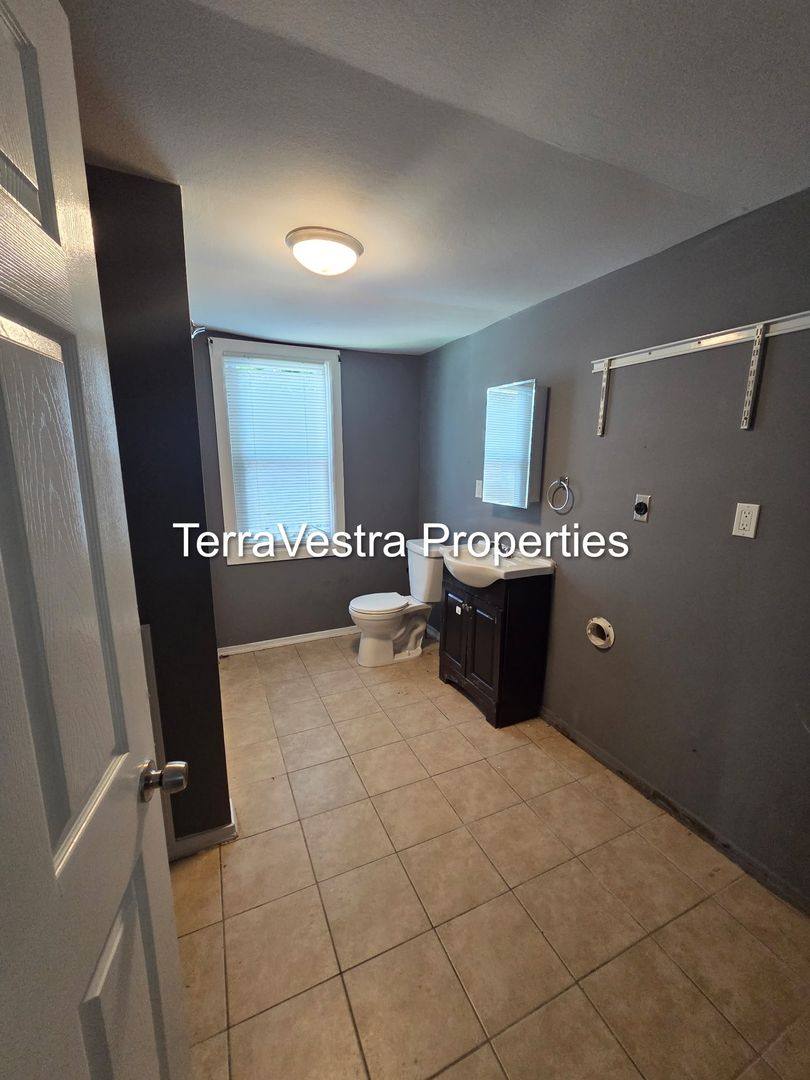 House for rent at 242 Washington St, Paulsboro, NJ 08066